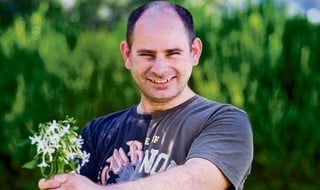 בני ווקספרס מחפש נואשות אהבה. 