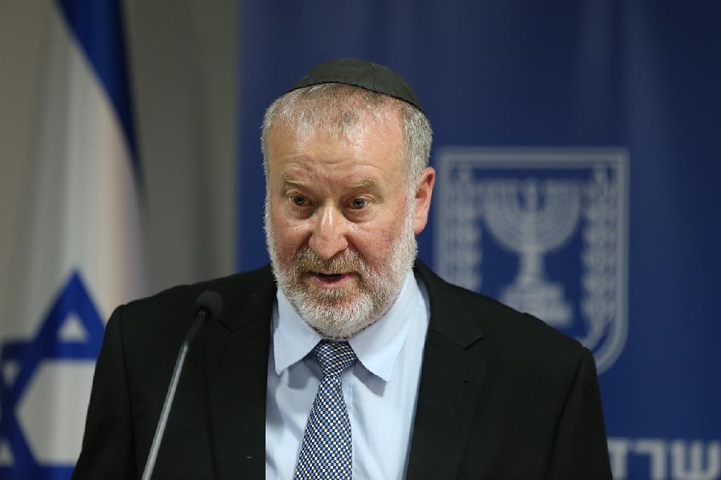 אביחי מנדלבליט 