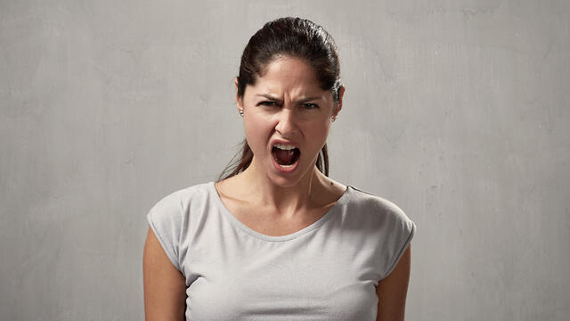 אישה טובה או ביצ'ית מהגיהינום? (צילום: shutterstock) אישה טובה או ביצ'ית מהגיהינום?