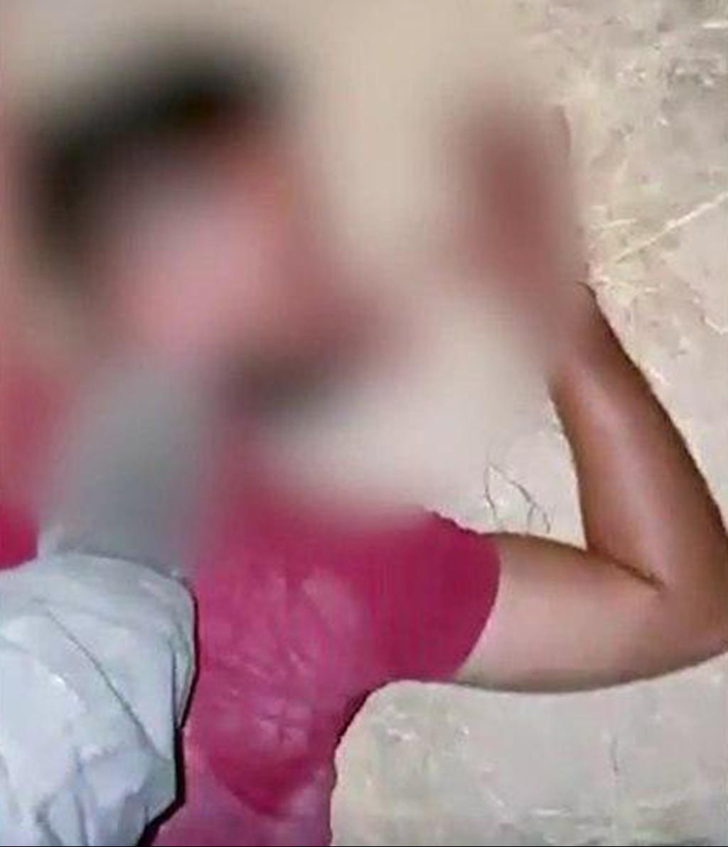 שוטרי מג"ב מכים ודורכים על פניהם של פועלים פלסטינים