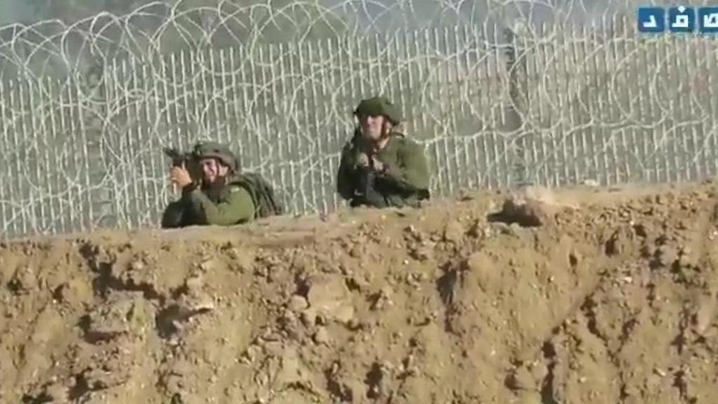 לוחמי צה"ל בגבול הרצועה תיעוד מגבול רצועת עזה של צלפי צה"ל יורים לכיוון בלוני תבערה