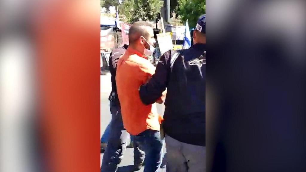 ח"כ יוראי להב הרצנו עוכב לחקירה בפינוי מאהל המחאה בבלפור