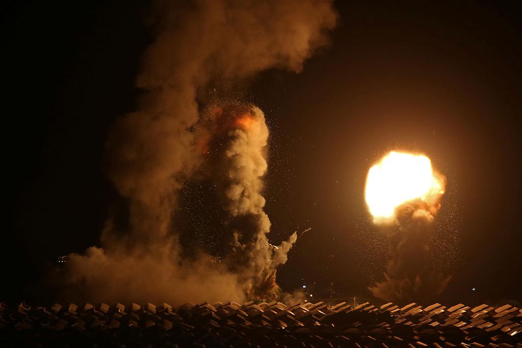 תקיפת צה"ל בחאן יונס (צילום: רויטרס) תקיפת צה"ל ברצועה
