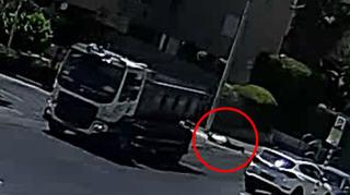 הולך רגל בן 60 נפגע מפגיעת דלת משאית באור יהודה