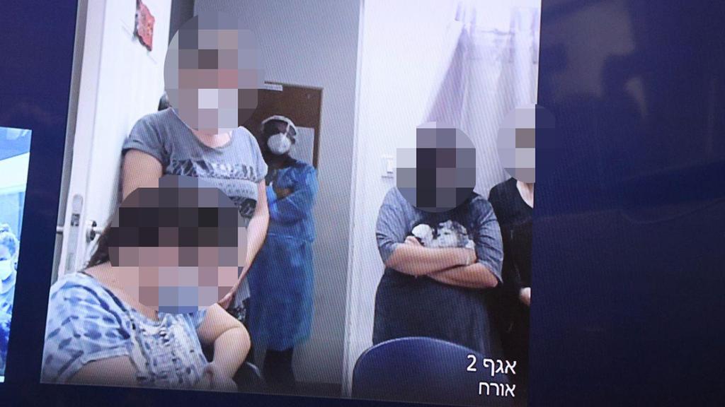 הסייעות החשודות בהארכת מעצרן (צילום: מוטי קמחי ) הסייעות בהארכת המעצר