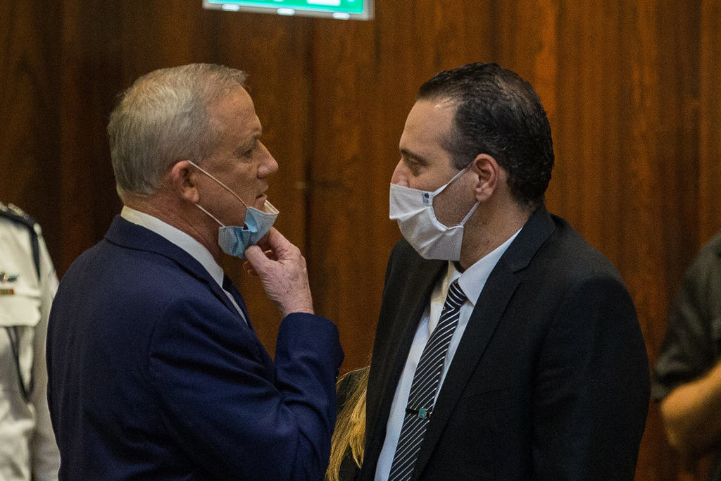 "דיל עם הליכוד זה הסיכוי האחרון של גנץ להפוך לרה"מ". ח"כ זוהר והשר גנץ. ארכיון (צילום: אורן בן חקון) מליאת הכנסת