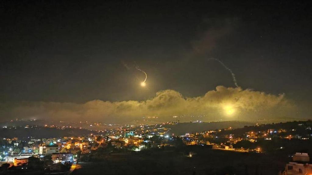 כך זה נראה מלבנון תיעוד פצצות התאורה מהצד הלבנוני