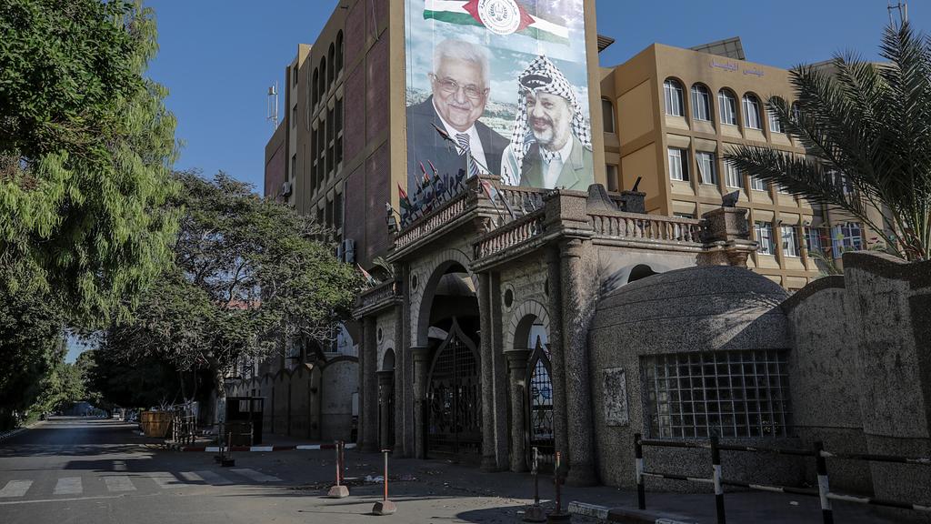 The closed gate of Al Azhar university is seen amid the ongoing coronavirus COVID-19 pandemic in Gaza (Photo: EPA) The closed gate of Al Azhar university is seen amid the ongoing coronavirus COVID-19 pandemic in Gaza