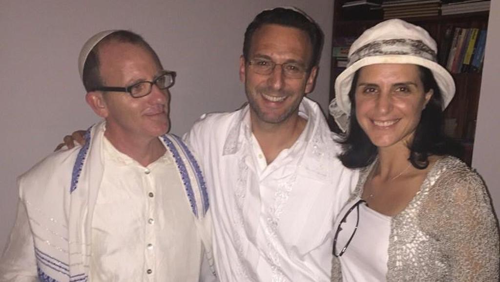 L-R: Cantor Yossi Chajes, and Ross and Elli Kriel pose after a recent Yom Kippur (Photo: Courtesy) L-R: Cantor Yossi Chajes, and Ross and Elli Kriel pose after a recent Yom Kippur