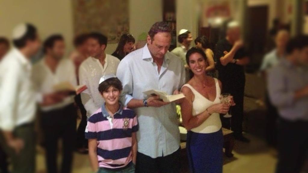 Marco, Giacomo and Ranna Arazi pose at their home in 2012 during Rosh Hashanah prayers (Photo: Courtesy) Marco, Giacomo and Ranna Arazi pose at their home in 2012 during Rosh Hashanah prayers