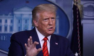 "הם היו אלימים, הוא היה נהרג". טראמפ מגן על ריטנהאוס