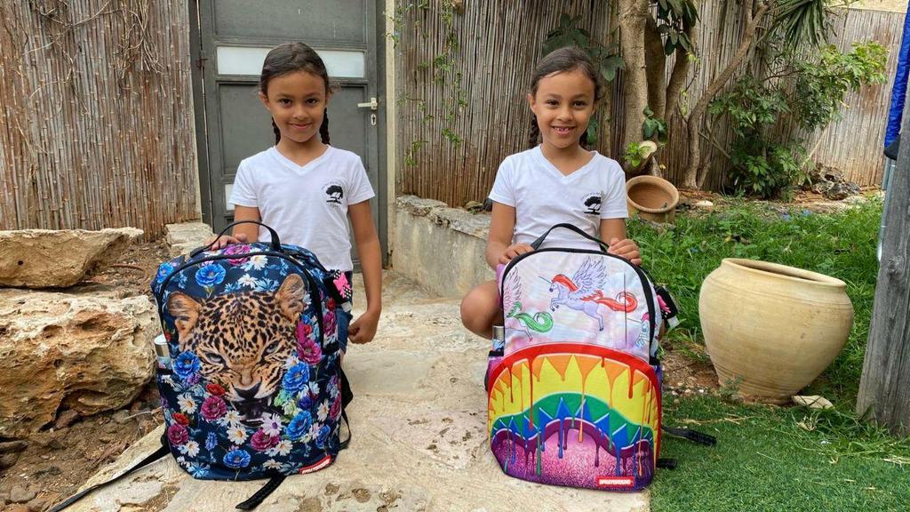נעמי ותמר בן צור מקדימה, עולות לכיתה א' נעמי ותמר בן צור, קדימה, עולות לכיתה א'