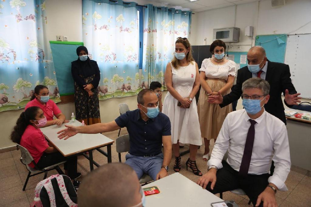 פרופ' גמזו פותח את שנת הלימודים ברמלה (צילום: שמוליק דודפור) פרופ' רוני גמזו פותח את שנת הלימודים בעיריית רמלה