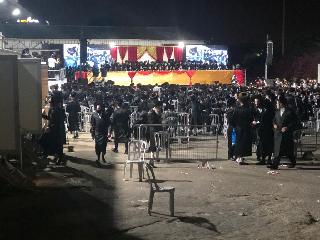 חתונה המונית ברחובות 