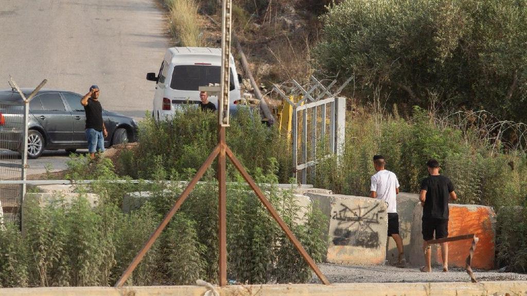 כך נראה המעבר הקל לתוך שטח ישראל (צילום: עידו ארז) הפרצות בגדר ההפרדה בעמק חפר