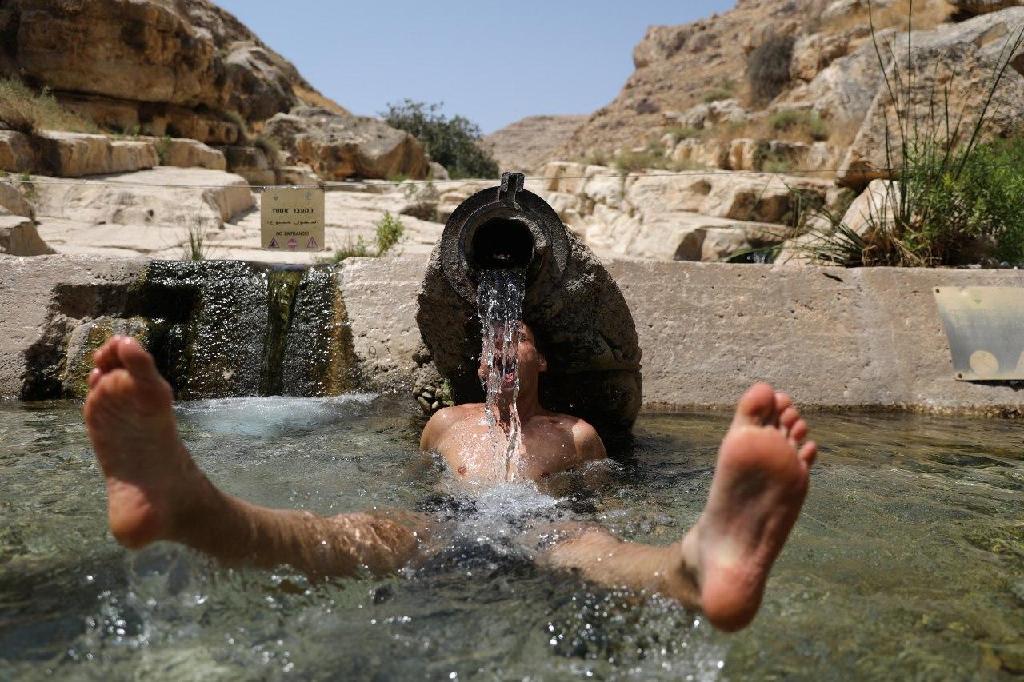 מטייל בעין פרת