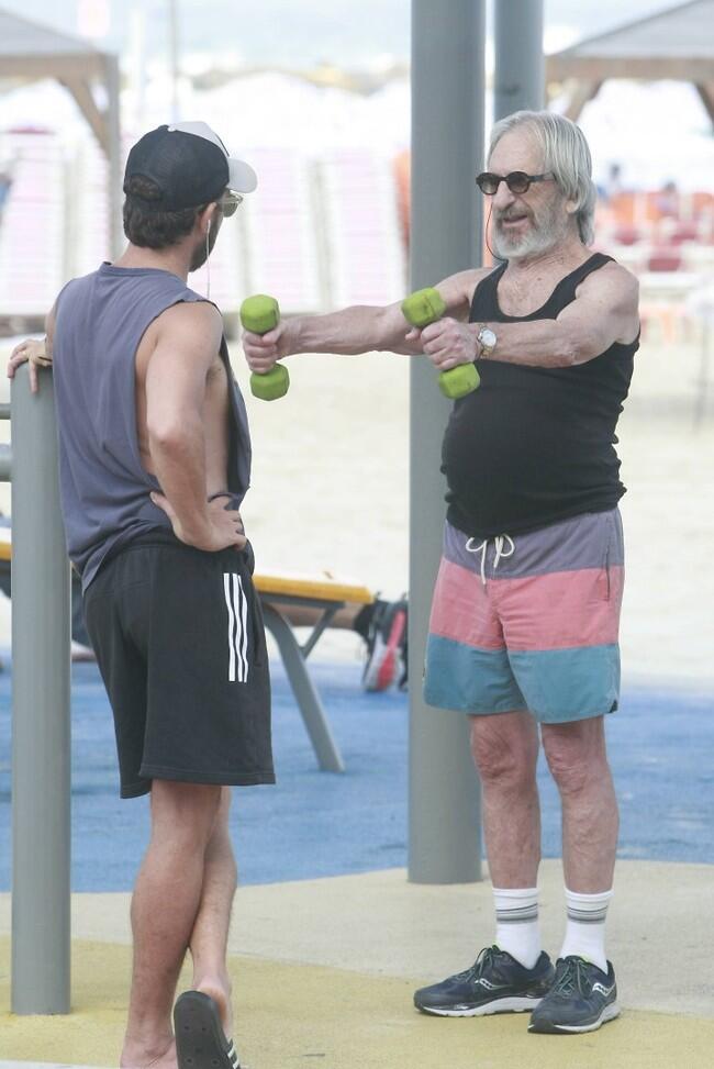 "תורך, אבא" (צילום: מוטי לבטון) "תורך, אבא"