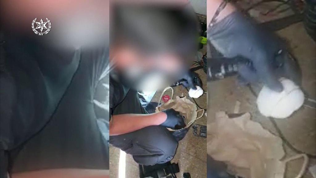 הסמים שנתפסו בת"א (צילום: דוברות המשטרה) סמים בשווי 800 אלף שקלים נתפסו אצל שני קטינים בגיל 15