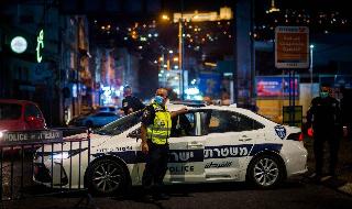 שוטרים בכניסה לנצרת בעקבות הסגר הלילי
