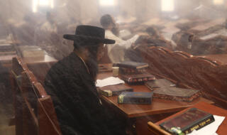 לומדים בישיבה. ארכיון