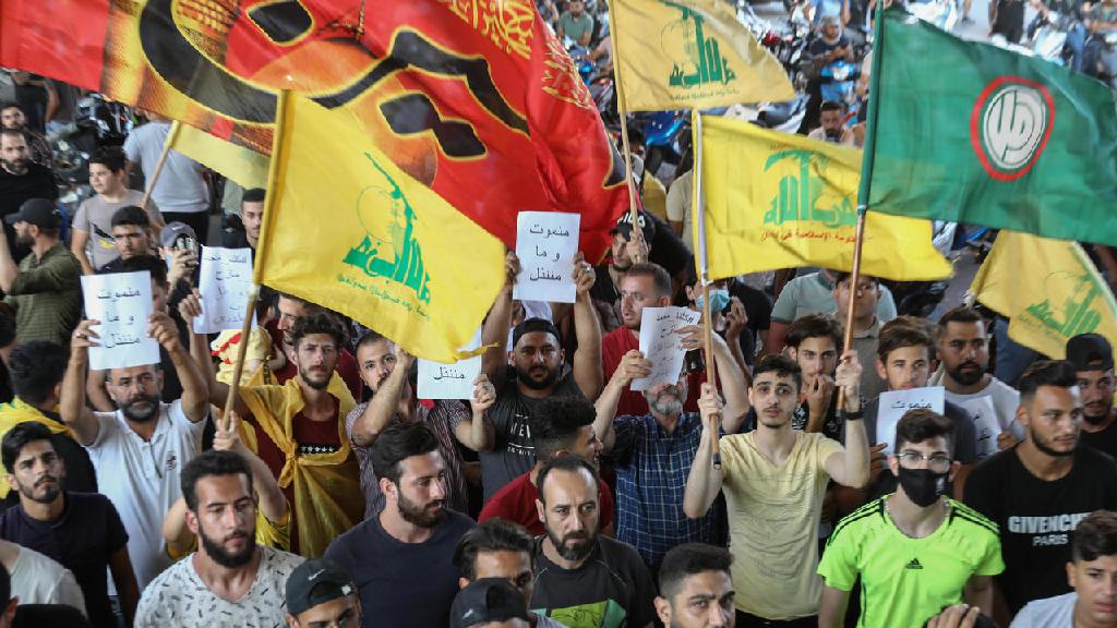Supporters of the Shi'ite-aligned groups Hezbollah and Amal during a rally in Beirut 