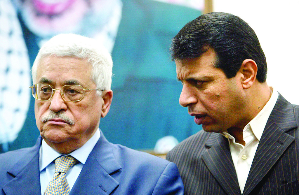 Palestinian President Mahmoud Abbas with ally-turned-opponent Mohammad Dahlan (Photo: EPA) מוחמד דחלאן ואבו מאזן