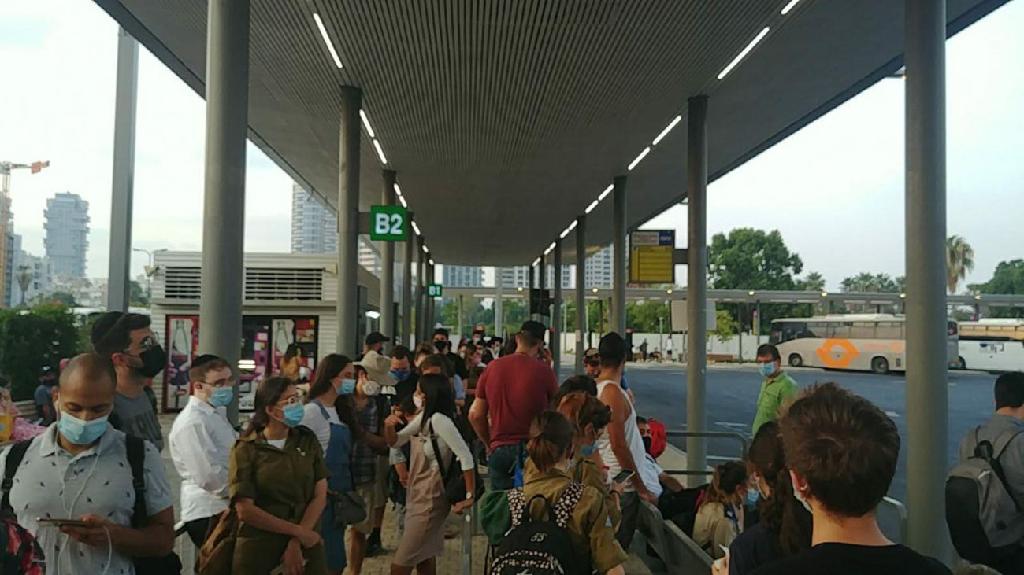 עומסים בסבידור מרכז (צילום: יאיר בוכניק) עומסים בסבידור מרכז