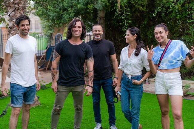 למען הקהילה. אירה דולפין, סנדי בר, סקאזי, אקי ואבני וסטיב בר