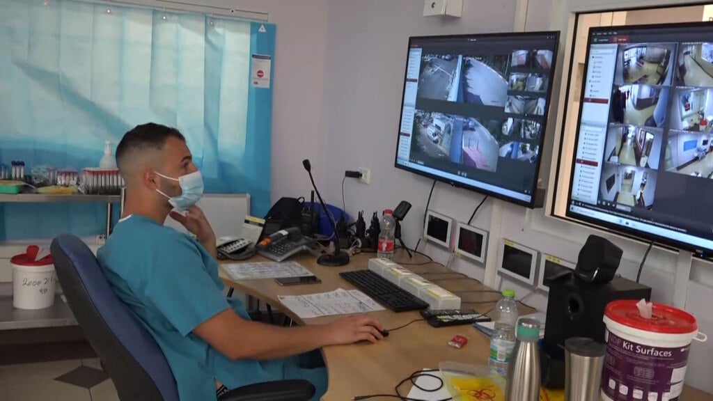 מרכז הרפואי לגליל בנהריה. "המצב של אמא היה מפחיד" (צילום: אביהו שפירא) ביקור במרכז הרפואי לגליל בנהריה