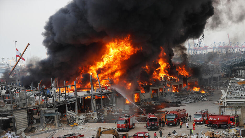 Aftermath of the devastating Beirut Port blast in 2020 (Photo: AP) שוב שריפה בנמל ביירות