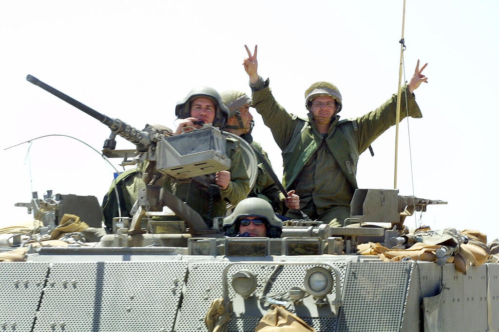 Israeli soldiers leaving Bethlehem at the end of Operation Protective Edge (Photo: gettyimages) חיילים עוזבים את בית לחם בתום מבצע חומת מגן