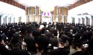 אמירת הסליחות בבית המדרש סאטמר בבני ברק בראשות הגרח"צ מייזליש