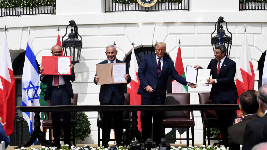 Signing of the Abraham Accords in Washington (Photo: Avi Ochayun, GPO) שר החוץ של בחריין: עבד אל-לטיף אל-זיאני שר החוץ של איחוד האמירויות: עבדאללה בן זאיד דונלד טראמפ בנימין נתניהו חתימת הסכם השלום בין ישראל לאיחוד האמירויות בבית הלבן