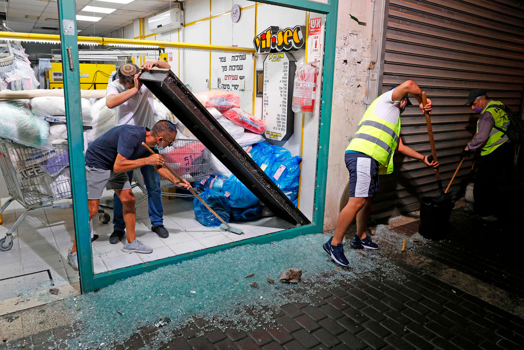 נזק נגרם באשדוד כתוצאה מרקטה ששוגרה בזמן טקס החתימה