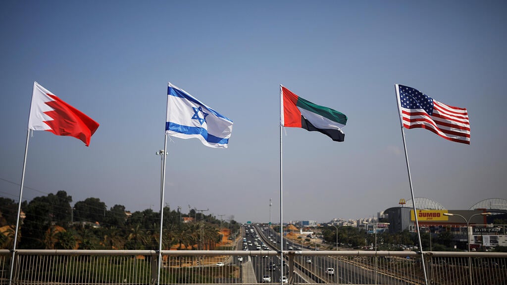 Flags of Bahrain, Israel, UAE and the U.S. (Photo: Reuters) דגלי ארה"ב, ישראל, בחריין ואיחוד האמירויות בנתניה