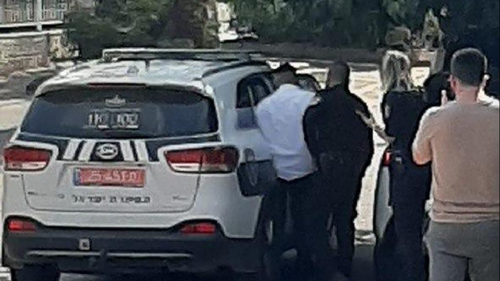 אהרון רמתי נעצר לאחר שהפר את תנאי מעצר הבית אהרון רמתי מסתובב בזמן שאינו זמן תפילה