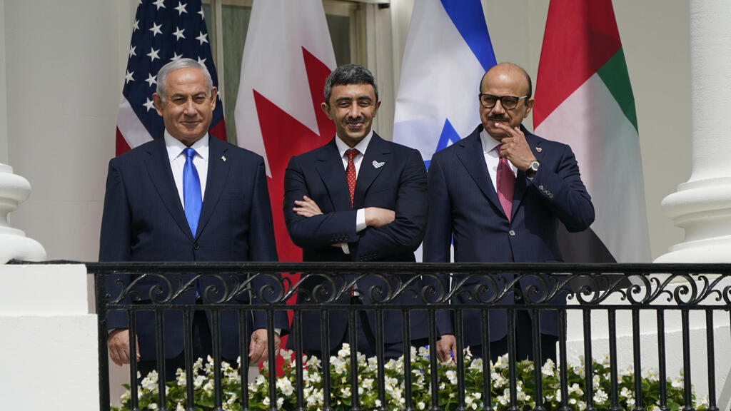 L-R) Israeli Prime Minister Benjamin Netanyahu; Sheikh Abdullah bin Zayed bin Sultan Al Nahyan, Minister of Foreign Affairs and International Cooperation of the United Arab Emirates; and Dr. Abdullatif bin Rashid Alzayani, Minister of Foreign Affairs, Kingdom of Bahrain 