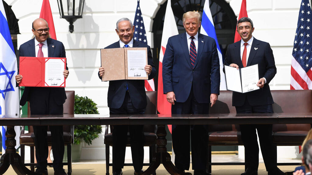 L-R: Bahrain FM Abdullatif al-Zayani, PM Benjamin Netanyahu, U.S. President Donald Trump, and Emirati FM Abdullah bin Zayed Al-Nahyan at the signing of the Abraham Accords at the White House (Photo: AFP) L-R: Bahrain FM Abdullatif al-Zayani, PM Benjamin Netanyahu, U.S. President Donald Trump, and Emirati FM Abdullah bin Zayed Al-Nahyan at the signing of the Abraham Accords at the White House