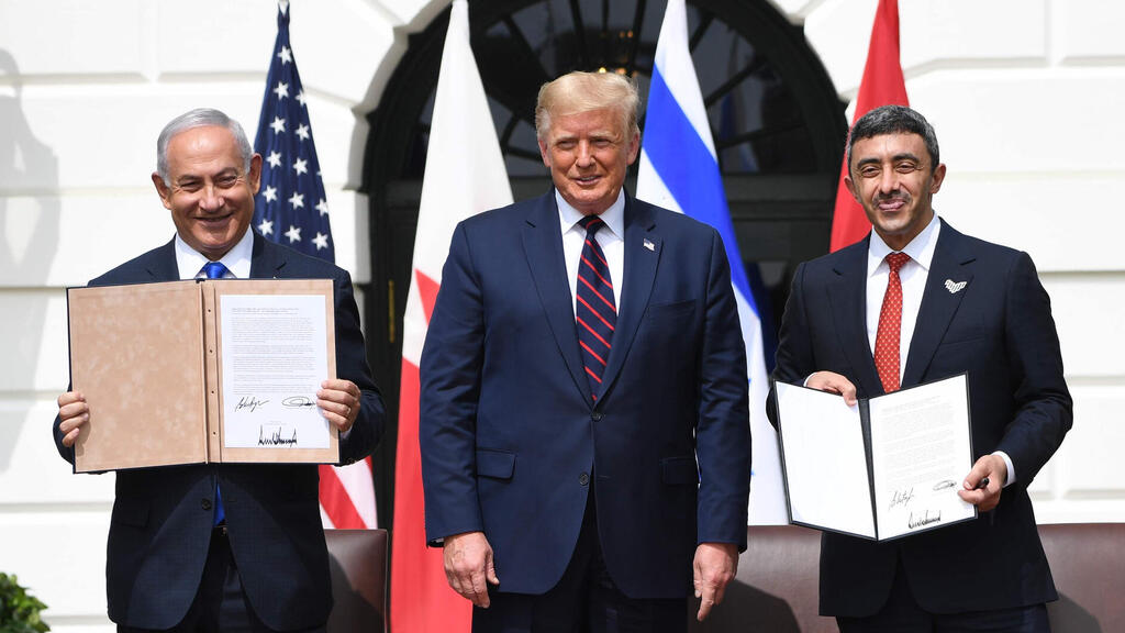 PM Benjamin Netanyahu, then-U.S. president Donald Trump and Emirati FM Abdullah bin Zayed Al Nahyan at the signing of the Abraham Accords at (Photo: AFP) L-R: Bahrain FM Abdullatif al-Zayani, PM Benjamin Netanyahu, U.S. President Donald Trump, and Emirati FM Abdullah bin Zayed Al-Nahyan at the signing of the Abraham Accords at the White House