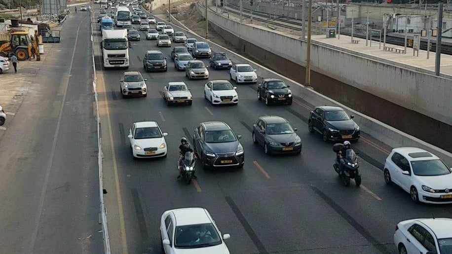 מחלף השלום נתיבי איילון (צילום: מוטי קמחי) מחלף השלום נתיבי איילון