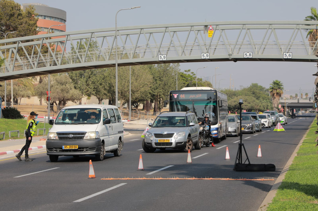 מחסומים במחלף רוקח תל אביב לקראת הסגר