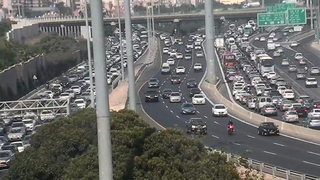 פקקים במחלף אלוף שדה לקראת ערב החג