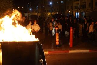 הפגנה בבני ברק  נגד הסגר עם צאת החג