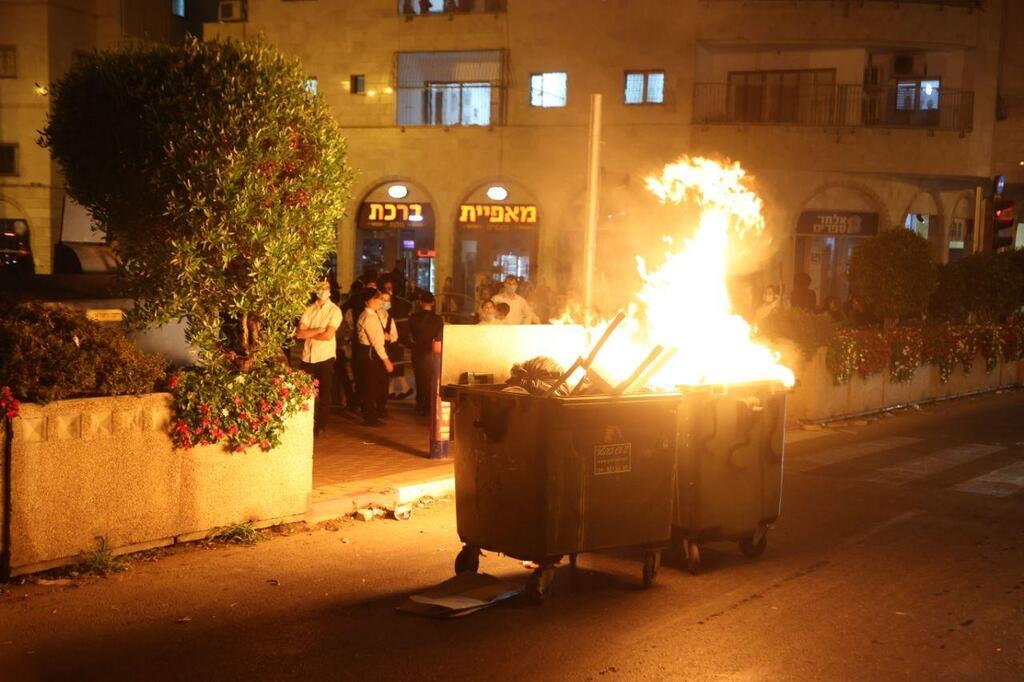 צילום: מוטי קמחי הפגנה בבני ברק נגד הסגר עם צאת החג