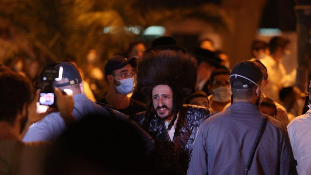Ultra Orthodox demonstrators protest restrictions on prayers inside synagogues in measures to stop coronavirus spread (Photo: Moti Kimchi) הפגנה בבני ברק נגד הסגר עם צאת החג