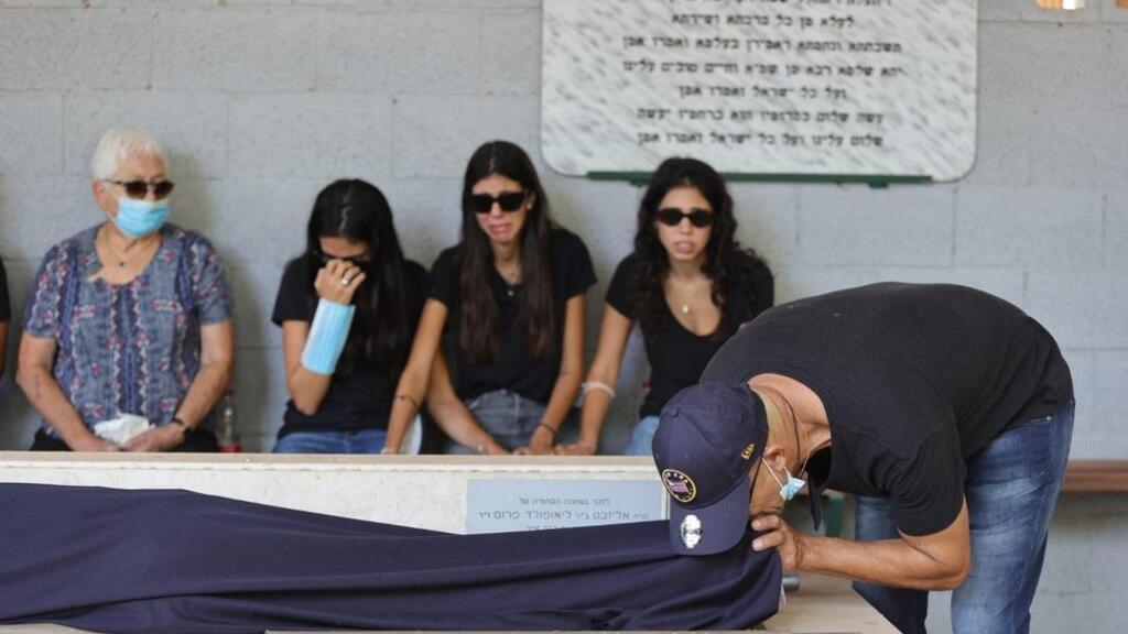 משפחתה של מירית הררי ז"ל בהלוויתה
