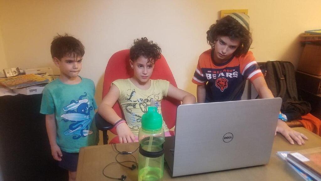 "אין לנו מספיק מכשירים ללמידה דיגיטלית". גדעון מוריה ואליאב פפרמן גדעון מוריה ואליאב פפרמן