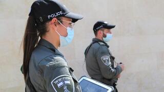 אכיפה של שוטרי מג"ב את הנחיות הסגר בטירה