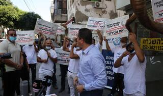 מיצג מחאה: תקיעות שופר של ארגוני העצמאיים והעסקים בישראל - על העסקים שנסגרו בתקופת הקורונה