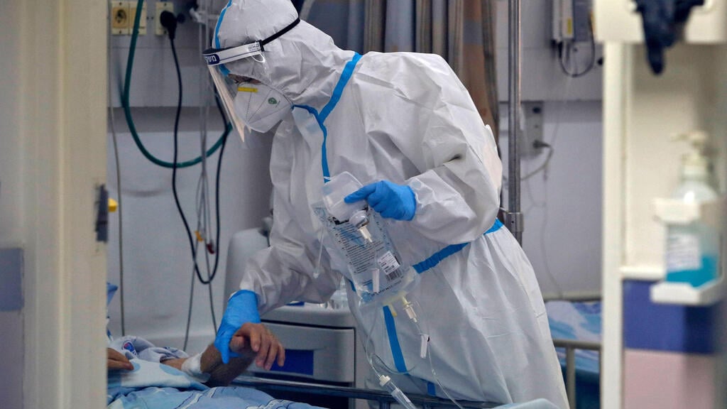 Medical staff treating a patient in Barzilai Medical Center's coronavirus ward 